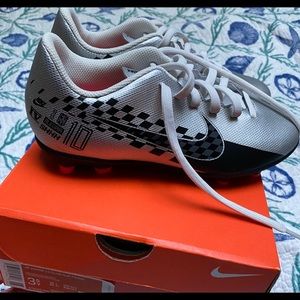 Brand New Youth Soccer Cleats Nike ⚽️ 3.5